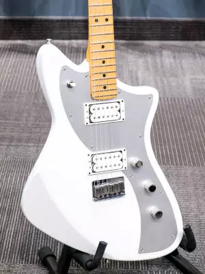 Store Special Product - Fender - American Ultra II Meteora, Maple Fingerboard - Avalanche